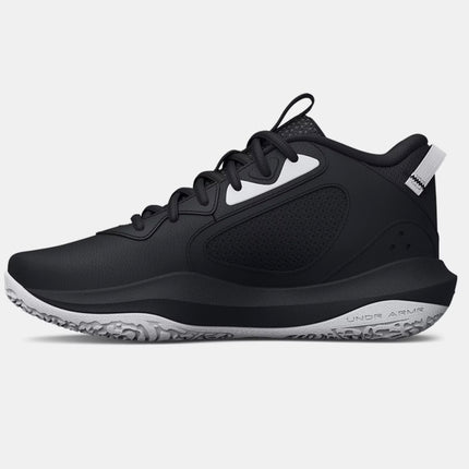 Under Armour Men’s Basketball Shoe in Black. 8.5