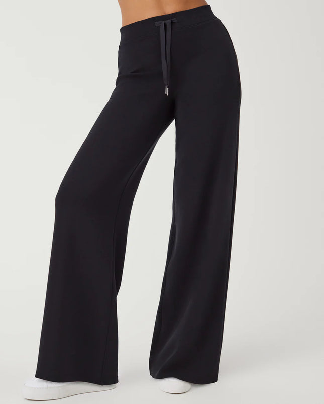 Spanx AirEssentials Black Petite Pants - New Without Tags, Size M