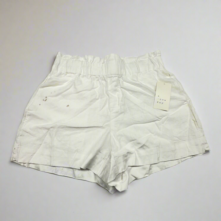 A New Day Women’s White Shorts with Slight Imperfection – Size S