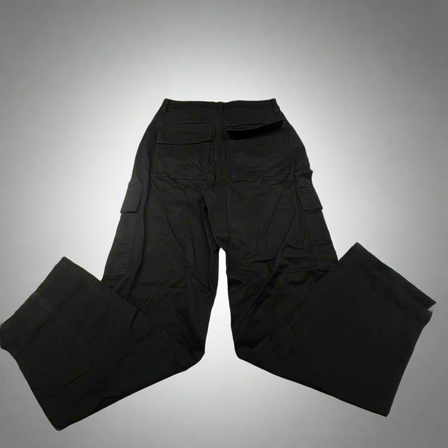 Universal Thread Black Cargo Pants - Size 6 - New with Minor Dirt Marks