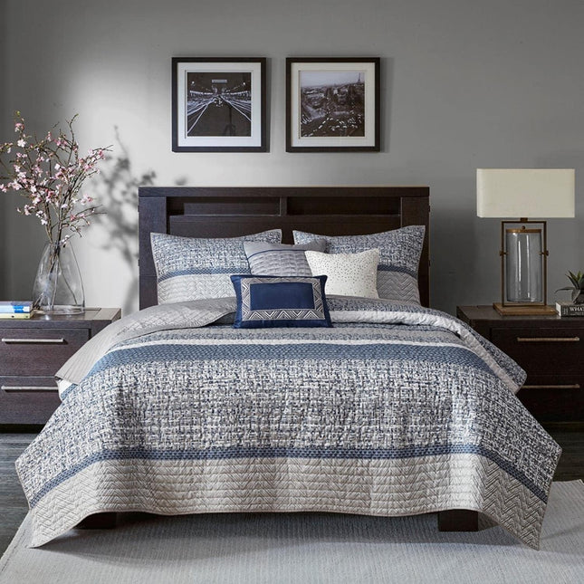 Madison Park Lustrous Jacquard & Glitter Accent King Quilt Set, King/Cal King, New
