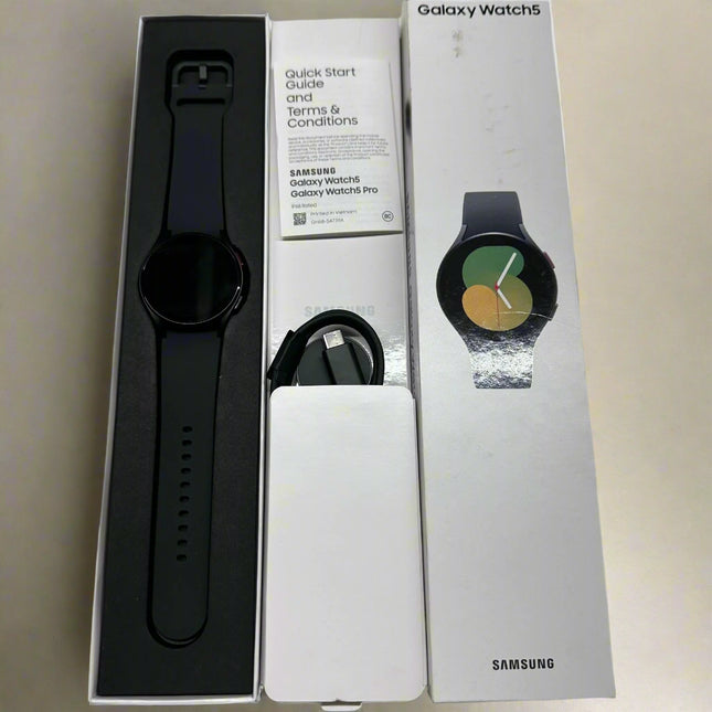 Samsung Galaxy Watch5 Aluminum Smartwatch 40mm BT - Graphite (Open Box)