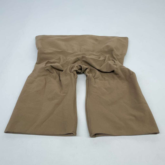 Skims Sculpting Mid-Thigh Shorts Clay Size M New Without Tags