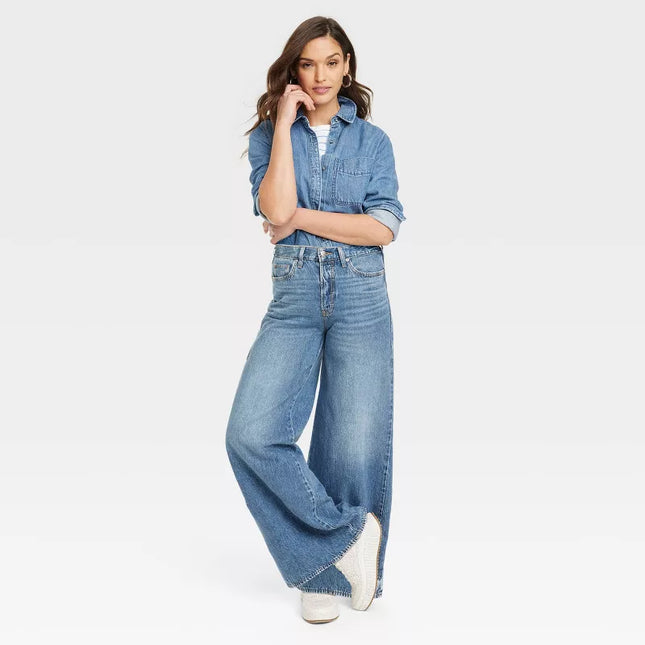 Women's Mid-Rise Super Wide Leg Jeans - Universal Thread™, New - Medium Wash, Size 6

